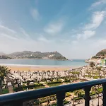 Alderdi Eder By People * San Sebastián